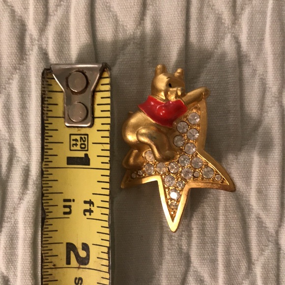 Vintage Disney Winnie the Pooh on Rhinestone Star Pin Brooch - Picture 5 of 6